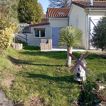 Petit Paisible En Bord De Holiday home
